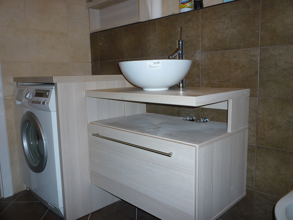 Fürdőszobabútor - modern mosdósszekrény mosógép burkolással