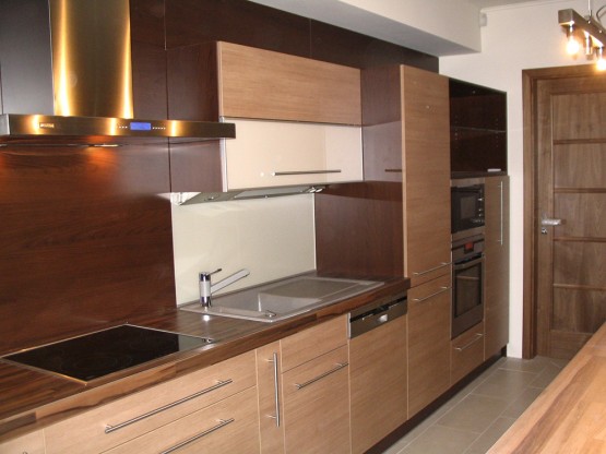 Gépesített minimalista konyhabútor- modern konyha