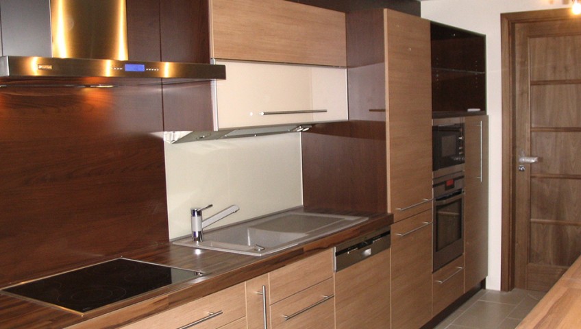 Gépesített minimalista konyhabútor- modern konyha